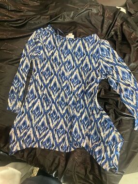 Jaclyn Smith Blue and White Geometric Print Blouse